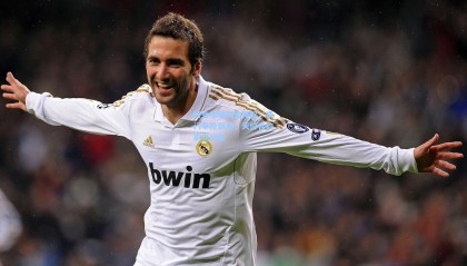 转会市场风云再起，豪门争抢新星，天价合约刷新纪录